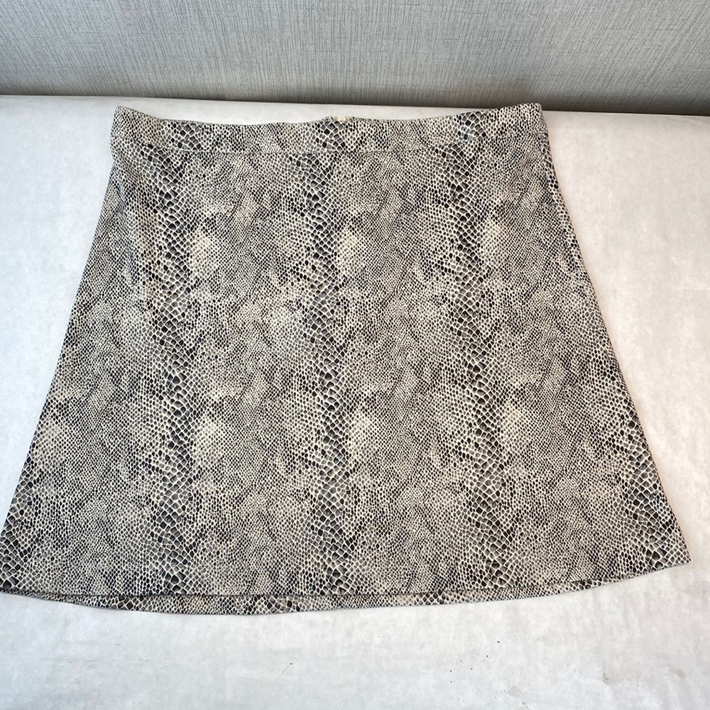 Gianni Bini GB Girls Skirt Snakeskin Print Size 16 Gray Cream Snake